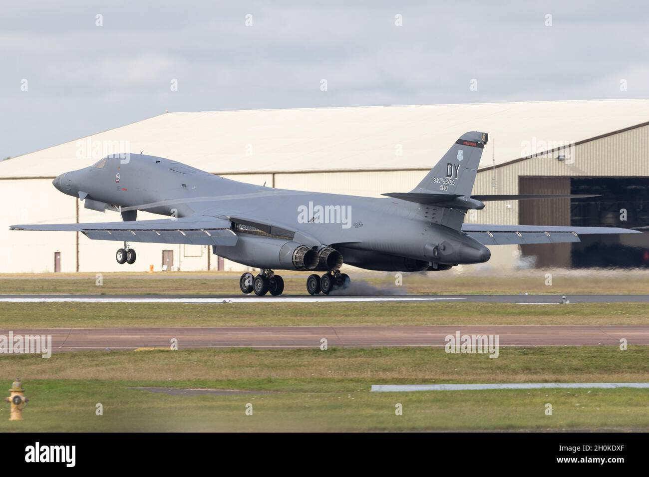 RAF FAIRFORD, KEMPSFORD, GLOUCESTERSHIRE, ENGLAND, WEDNESDAY 13TH OCTOBER 2021 : A United States Air Force B1 Bomber lands at RAF Fairford in Gloucestershire, England on Saturday 11th September 2021. (Credit: Robert Smith | MI News ) Credit: MI News & Sport /Alamy Live News Stock Photo