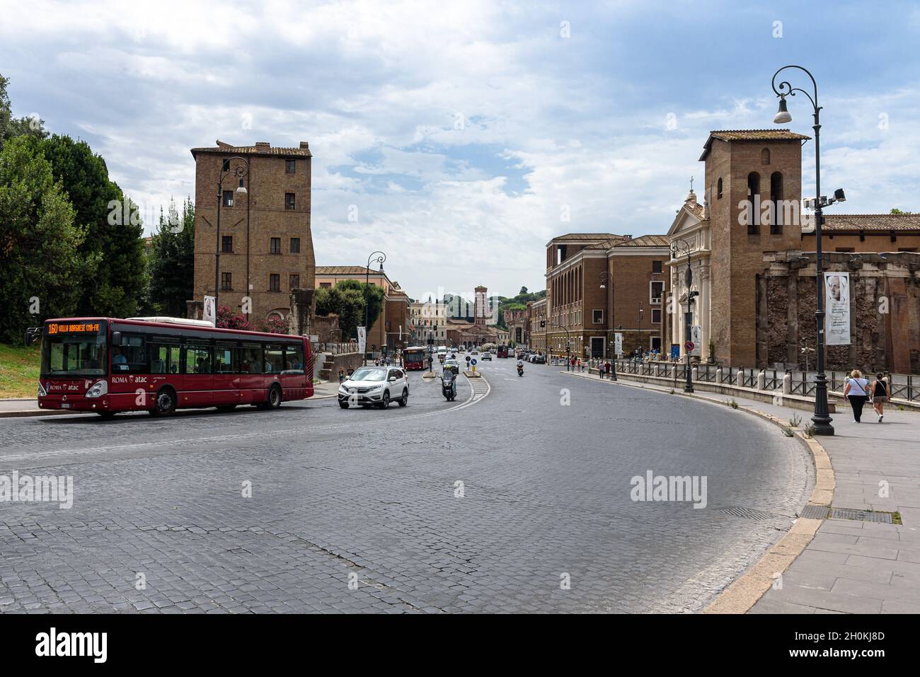 Vehicle traffic on the Via del Teatro di Marcello in Rome Stock Photo