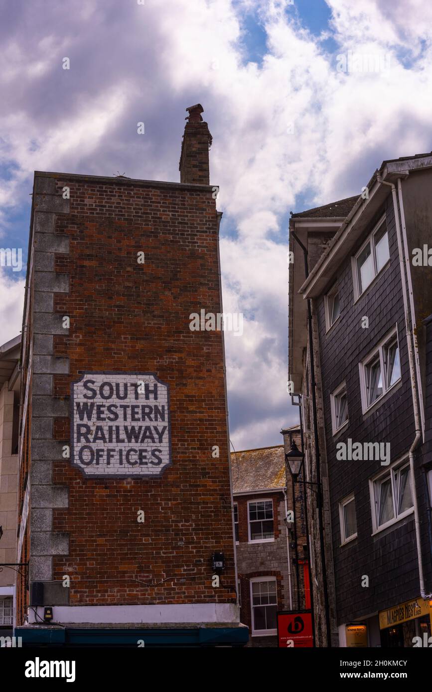 Outdated sign hi-res stock photography and images - Alamy
