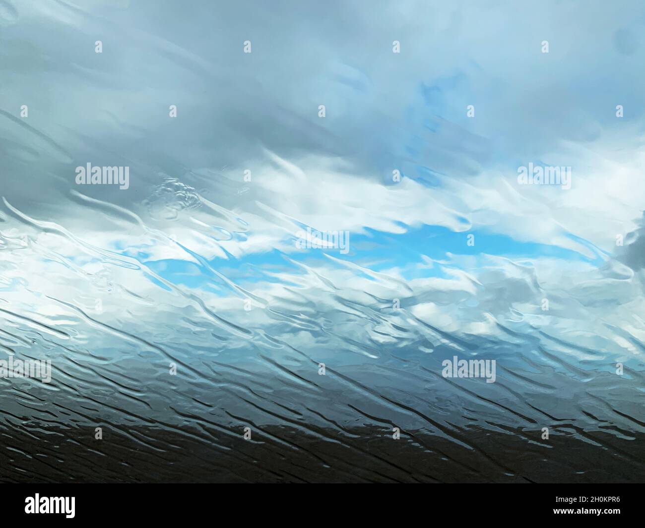 Rain streaked windscreen hires stock photography and images Alamy