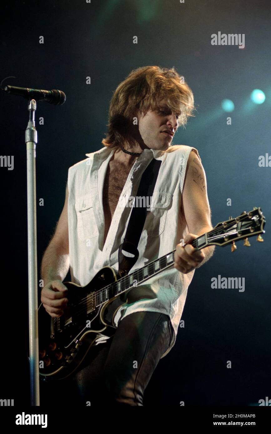 Milan Italy 1993-03-07 : Live concert of Bon Jovi at the Forum