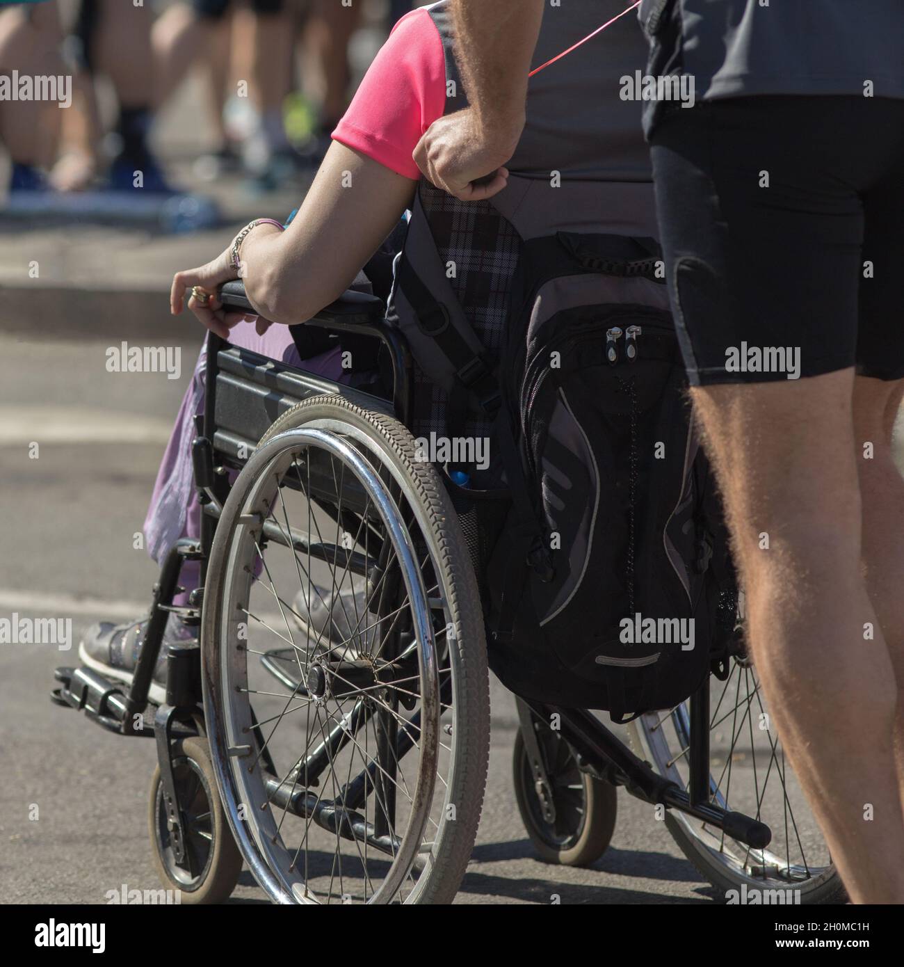 Мальчик на унитазе. Сын толчка. Сын толчка. Школьника головой в унитаз. Унитаз.