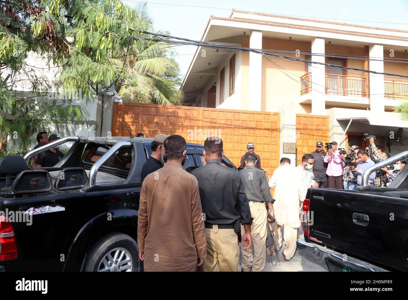 National Accountability Bureau (NAB) Karachi team officials raid the residence of Sindh Assembly Speaker Agha Siraj Durrani, seeking his arrest after the Sindh High Court rejected his plea for bail, located on DHA area of Karachi on Wednesday, October 13, 2021. Two special teams have been formed to take Durrani into custody after the Sindh High Court rejected his plea for bail, along with requests filed by 10 other individuals. NAB for allegedly owning assets beyond known sources of income case. Stock Photo