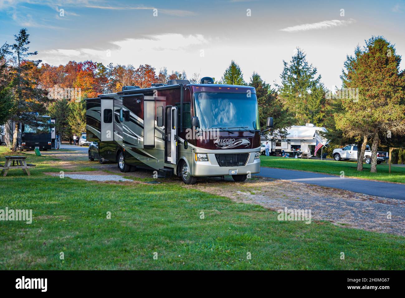 Tiffin Allegro Open Road class A motorhome at a campsite inside the Raccoon Holler Campground in Jefferson, North Carolina Stock Photo