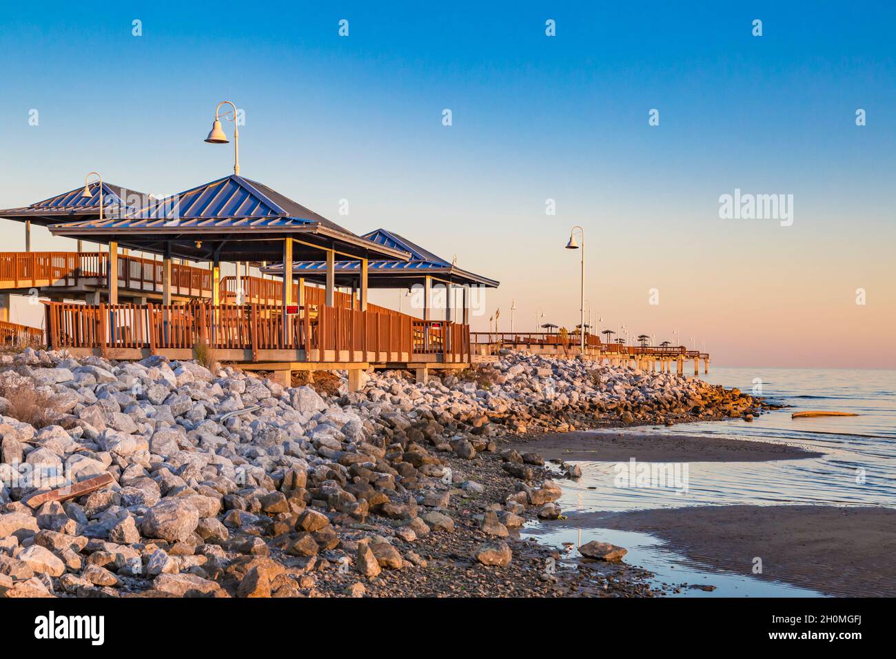 Low tide at the Garfield Ladner Memorial Pier on the Mississippi Gulf Coast in Waveland, MS Stock Photo