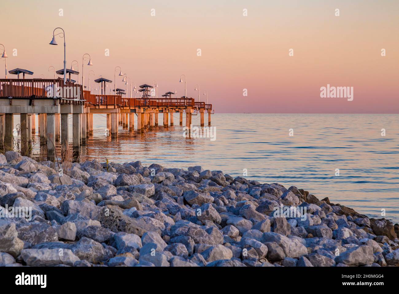 Low tide at the Garfield Ladner Memorial Pier on the Mississippi Gulf Coast in Waveland, MS Stock Photo