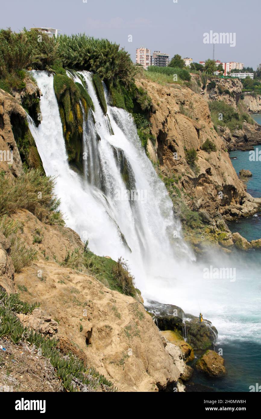 Waterfall sea rock arch cliff hi-res stock photography and images - Alamy