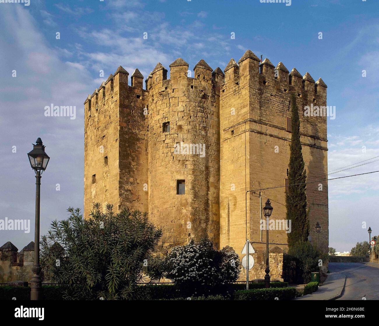 Spain, Andalusia, Cordoba. The Calahorra Tower. Fortified gate that rises up at the south of the Roman bridge. Originally built by the Moors and exten Stock Photo