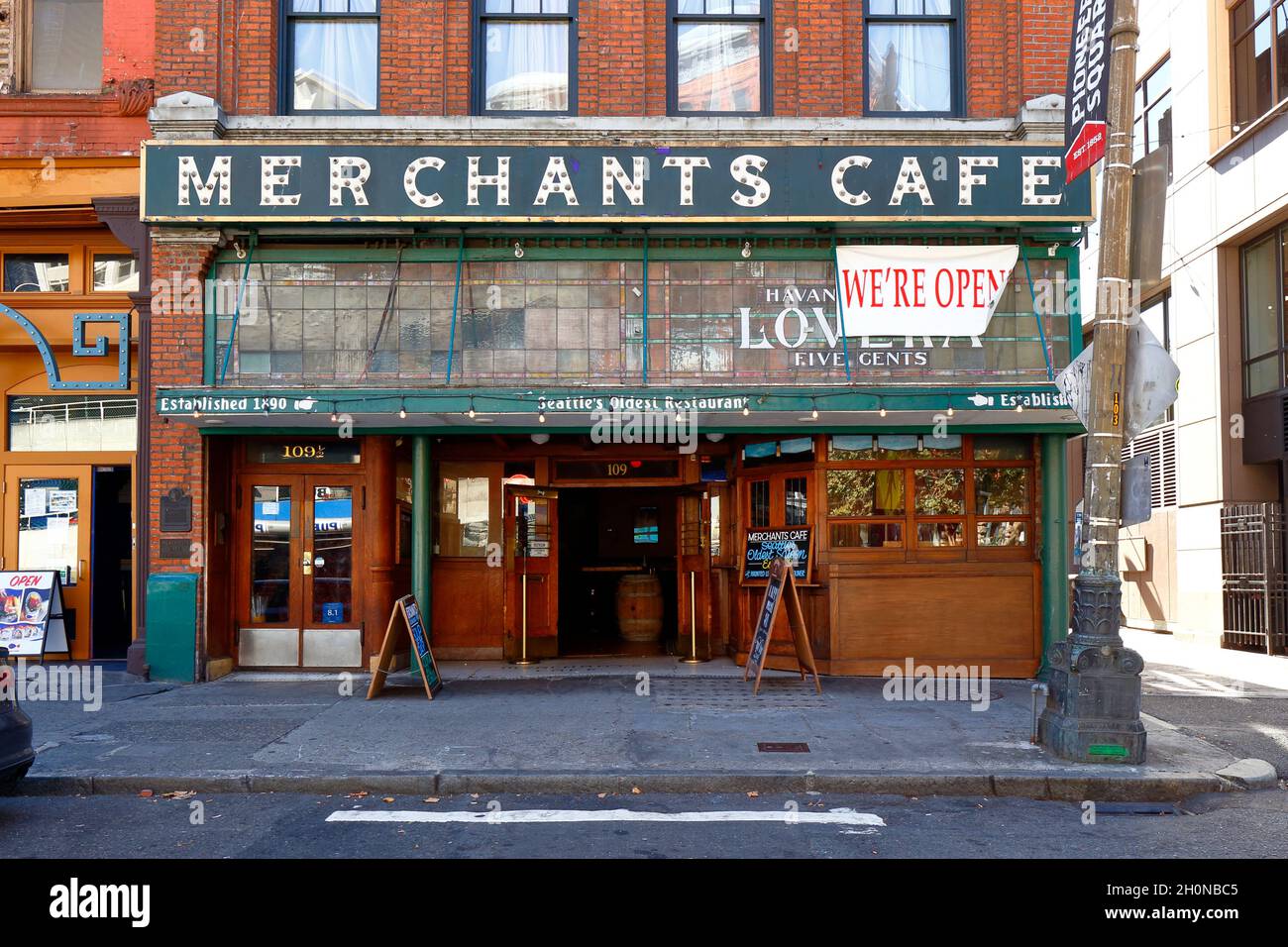 Merchant's Cafe and Saloon, 109 Yesler Way, Seattle storefront photo of the oldest bar in Seattle, in Pioneer Square. washington state Stock Photo
