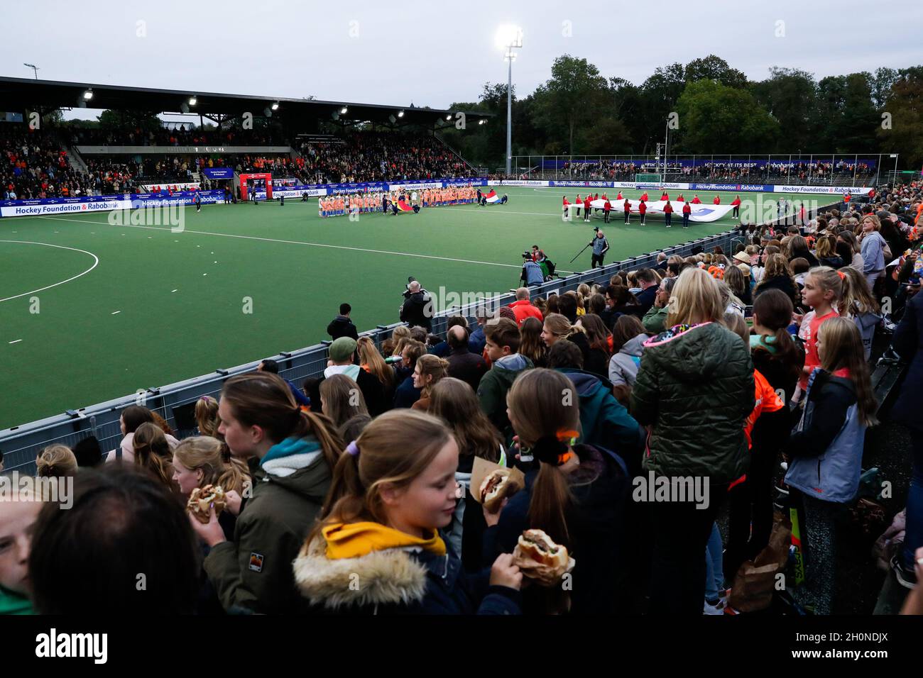 AMSTELVEEN, NETHERLANDS - OCTOBER 13: General overview of the Wagener Stadium with audience during the FIGH Pro League match between Netherlands and Belgium at Wagener Stadion on October 13, 2021 in Amstelveen, Netherlands (Photo by Peter Lous/Orange Pictures) Stock Photo