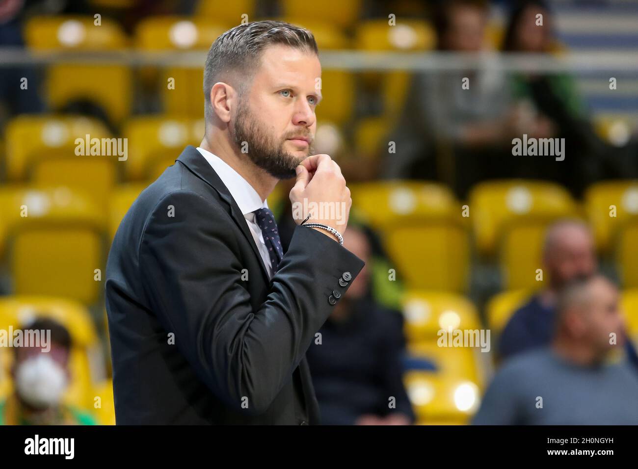 Gdynia, Poland. 13th Oct, 2021. David Gaspar, Coach seen during the Euro League Women group B match between VBW Arka Gdynia and Sopron Basket in Gdynia. (Final score; VBW Arka Gdynia 71:86 Sopron Basket ). Credit: SOPA Images Limited/Alamy Live News Stock Photo
