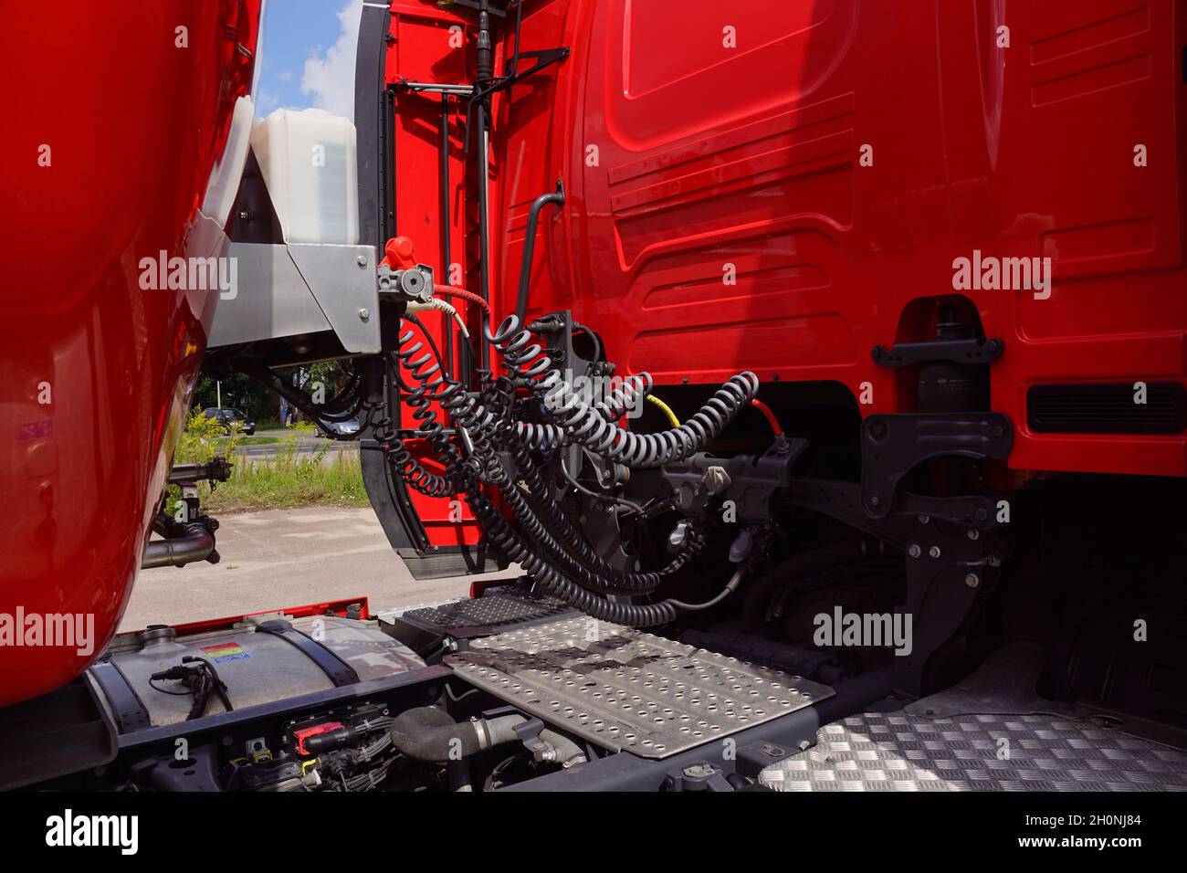 Electric and pressure cables. Connections between the truck and its
