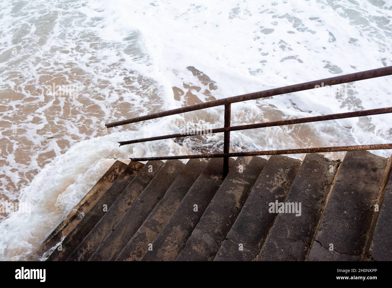 Descent to the ocean floor hires stock photography and images Alamy