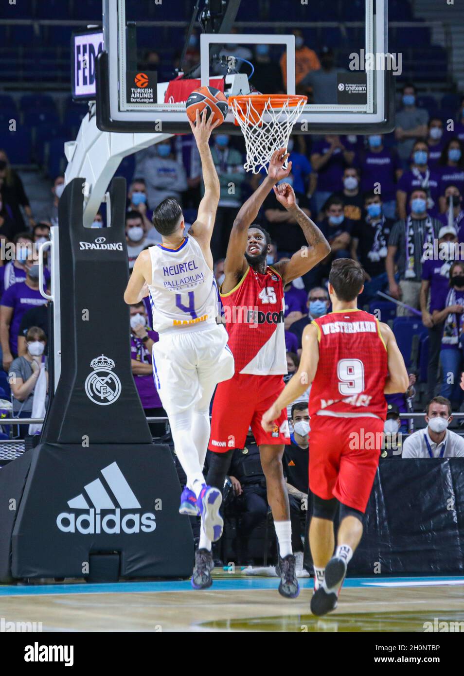 Wizink Center. 13th Oct, 2021. Madrid, Spain; Turkish Airlines Euroleague  Basketball; game 3; Real Madrid versus AS Monaco; Thomas Heurtel (Real  Madrid Baloncesto) lays up for 2 points Credit: Action Plus Sports/Alamy