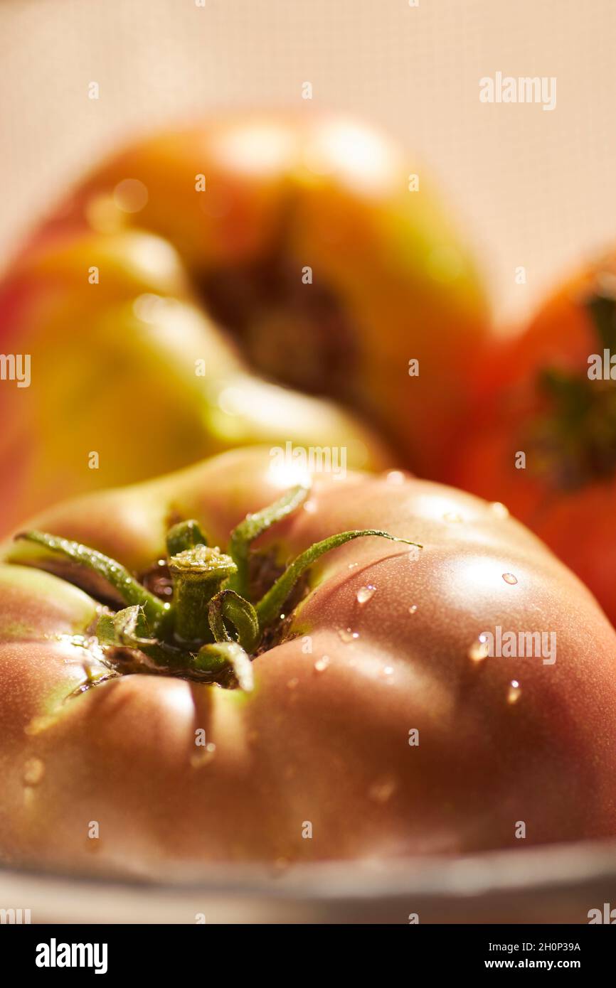 Fresh, ripe heirloom  tomatoes at a farmer's market, Lancaster County, Pennsylvania, USA Stock Photo
