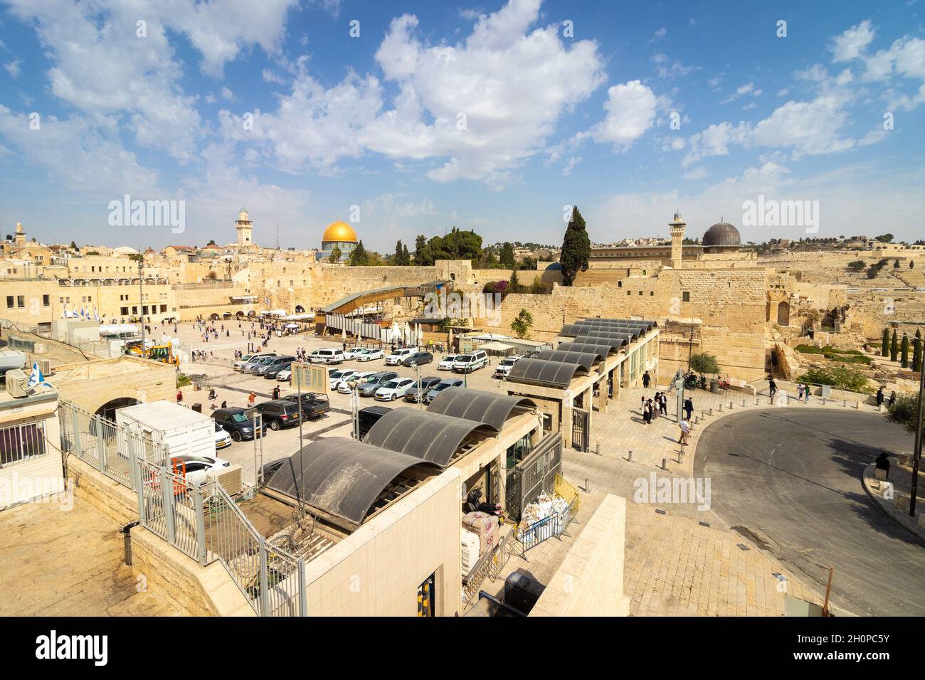 jerusalem-israel. 13-10-2021. View from above of the Western Wall and the Temple Mount and the Al Aqsa Mosque with the Golden Dome on it, Stock Photo