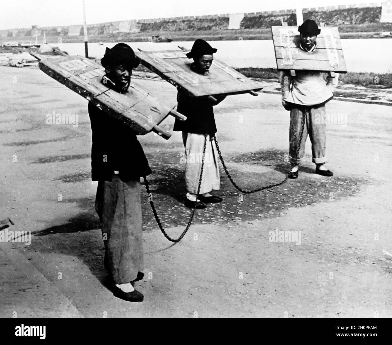 Punishment, chain gang, China, Victorian period Stock Photo