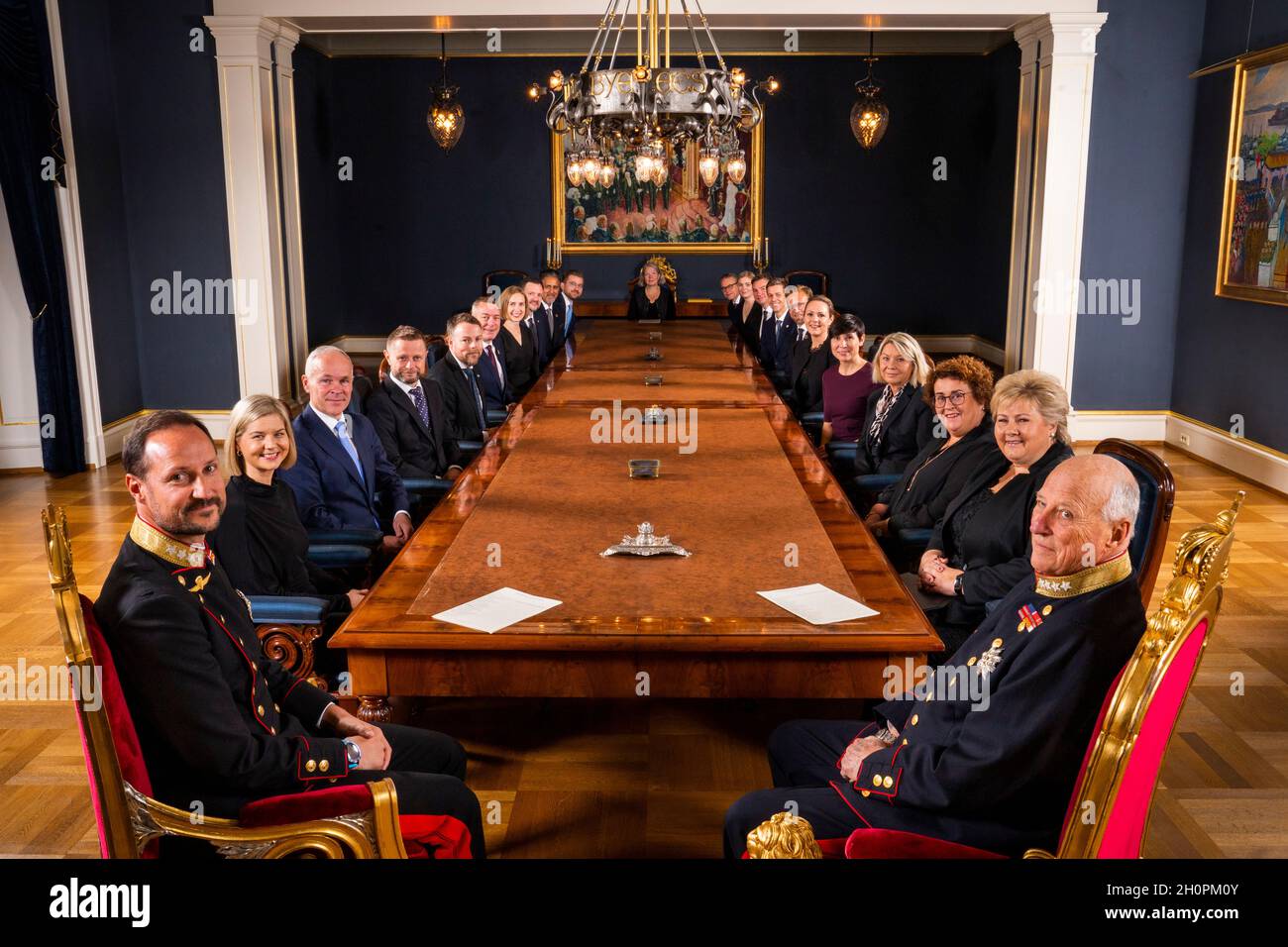 Oslo 20211014.The Solberg government meets the king for its last minister at the Palace on Thursday. Under the Prime Minister, the outgoing government appoints the ministers to the incoming government. F.v. and around the table: Crown Prince Haakon, Minister of Education and Integration Guri Melby (V), Minister of Finance Jan Tore Sanner (H), Minister of Health Bent Hoie (H), Minister of Labor and Social Affairs Torbjørn Roe Isaksen (H), Minister of Defense Frank Bakke-Jensen (H ), Minister of Trade and Industry Iselin Nybo (V), Minister of Development Dag Inge Ulstein (KrF), Minister of Cultu Stock Photo