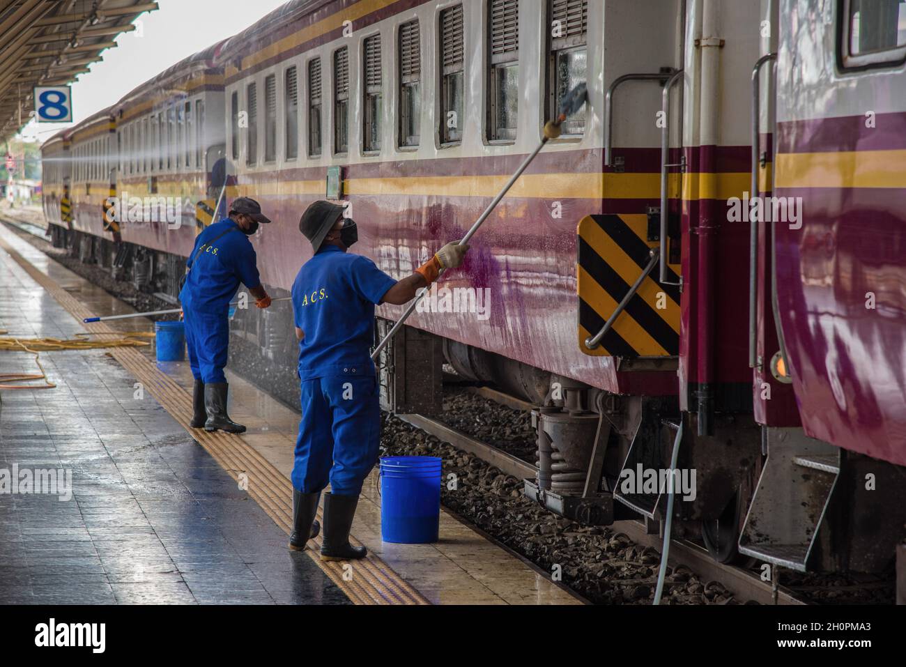 Bangkok, Thailand. 13th Oct, 2021. Employees wearing face masks as a ...