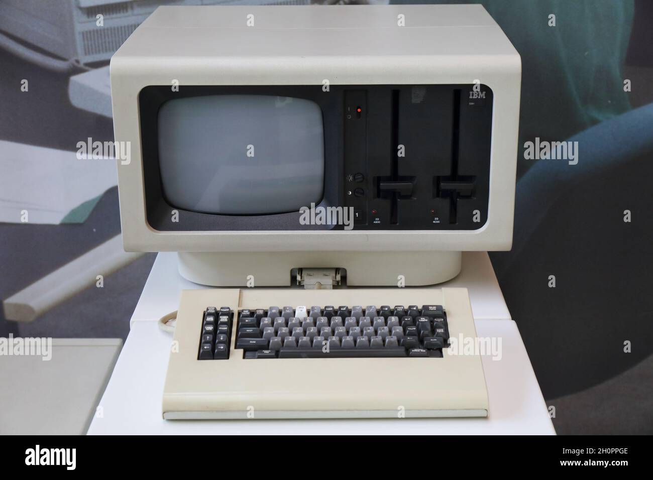 TERRASSA, SPAIN - OCTOBER 6, 2021: IBM 5281 early 1980s obsolete PC computer system. Collectible vintage computer hardware. Stock Photo