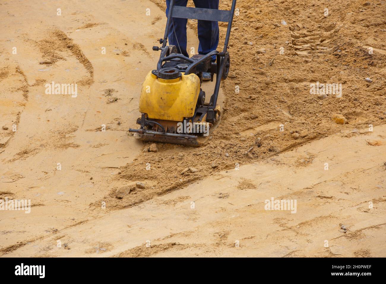 Sand compactor online