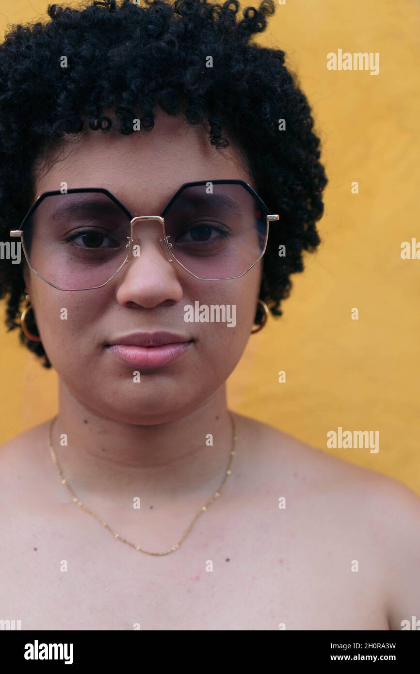 Afro hairstyle woman hi-res stock photography and images - Alamy