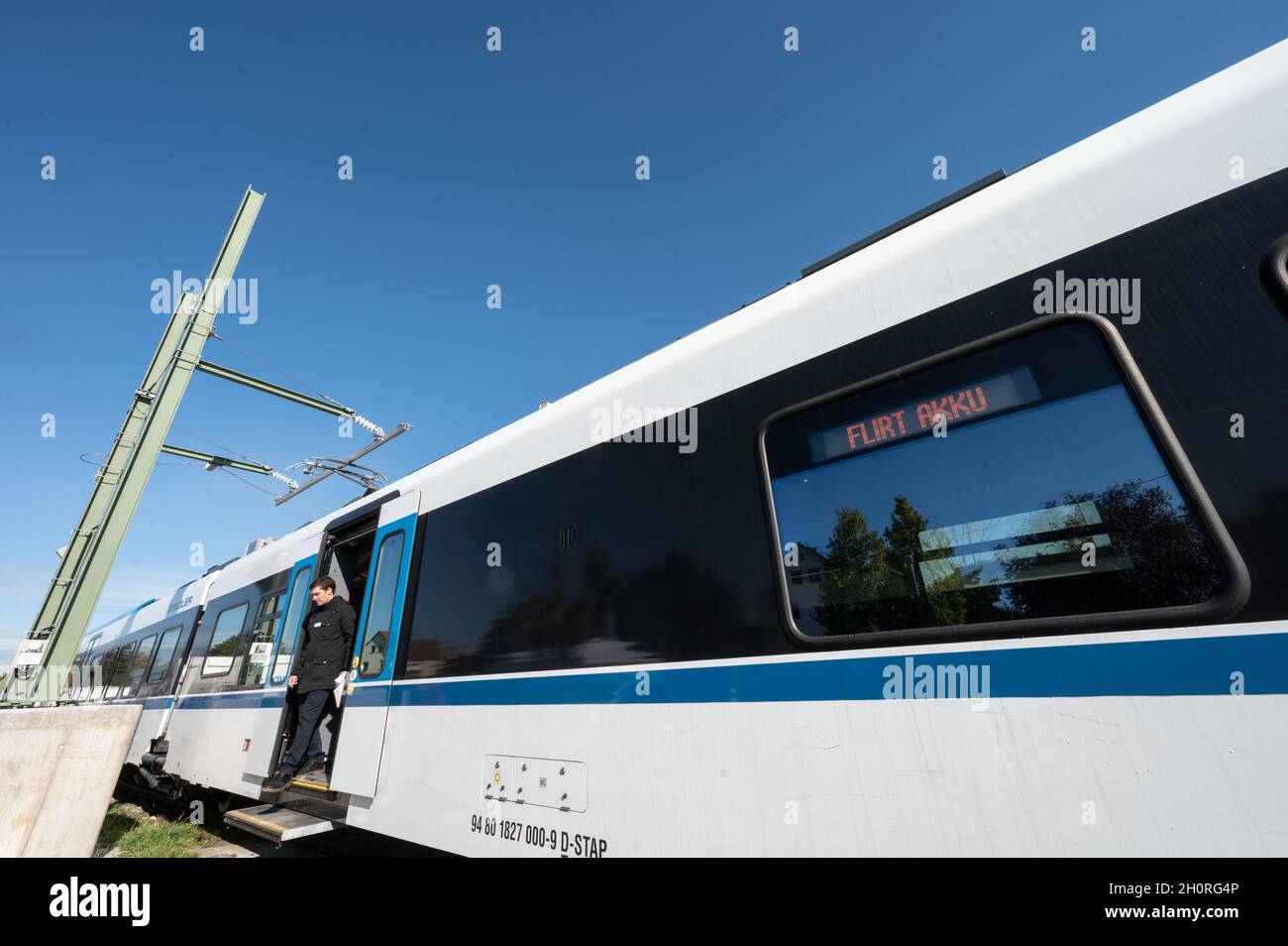 Ammerbuch, Germany. 14th Oct, 2021. An electronically powered train is  charged at a fast-charging station on a siding at Ammerbuch-Pfäffingen  station. Stadtwerke Tübingen presented its "Voltap" fast battery charging  station for trains,