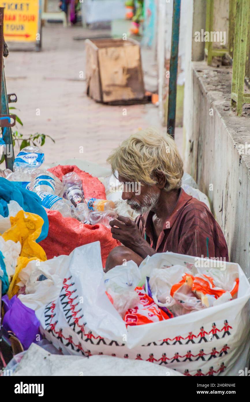 Plastic pollution in kolkata hi-res stock photography and images - Alamy