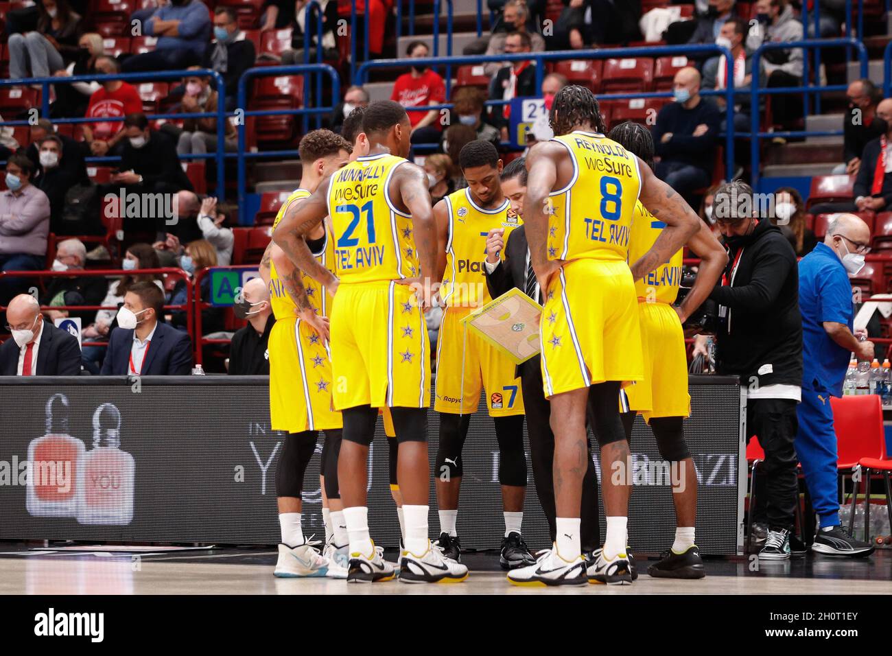 Milan, Italy. 12Th Oct, 2021. Italy, Milan, Oct 12 2021: Time Out Maccabi Tel Aviv During Basketball Match Armani Milan Vs Maccabi Tel Aviv, Euroleague 2021-2022 Day3, Mediolanum Forum (Photo By Fabrizio