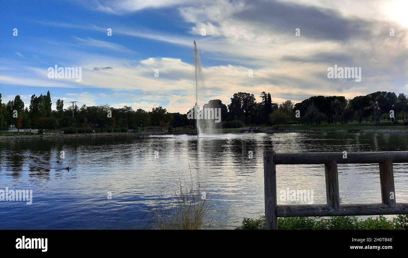Parque de las Cruces, an urban park with lakes, a fountain, a children's  play area and a field for dogs, in Madrid, Spain. Europe Stock Photo - Alamy
