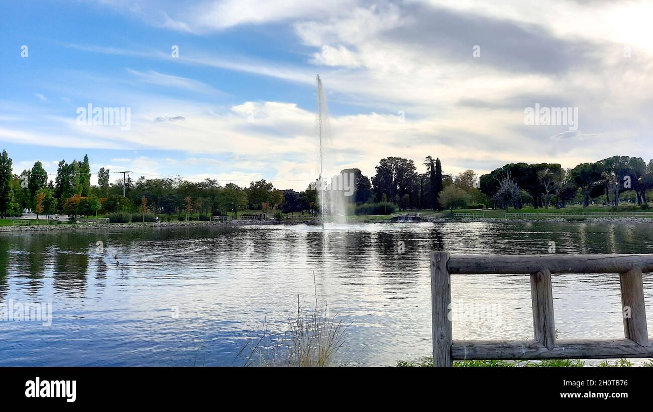 Parque de las Cruces, an urban park with lakes, a fountain, a children