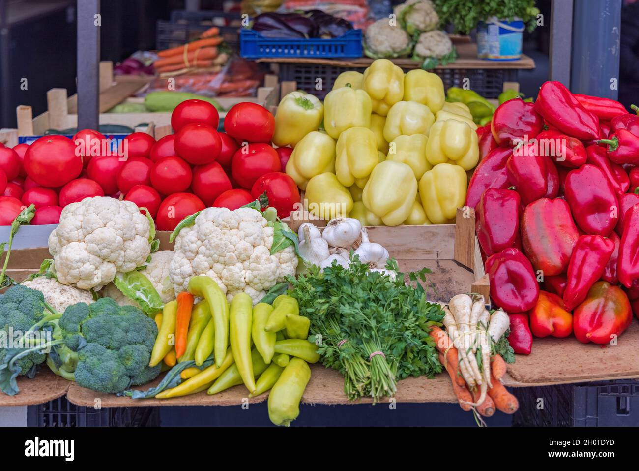 Fresh Vegetables Produce at Farmers Market Stall Stock Photo - Alamy