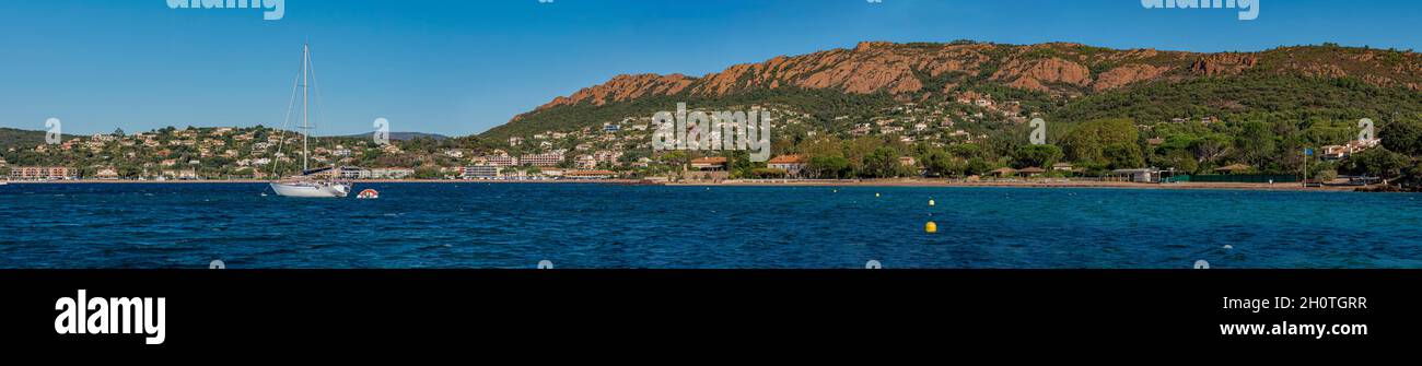 General view of the bay of Agay France. Panoramic photo of the French Riviera and the rocky mountains of the Esterel. Stock Photo