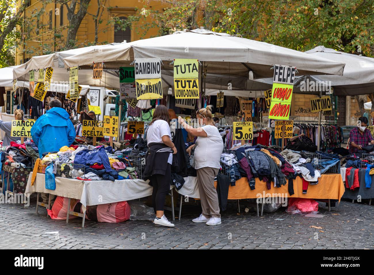 Street vendors selling budget clothes in Trastevere district of Rome, Italy  Stock Photo - Alamy