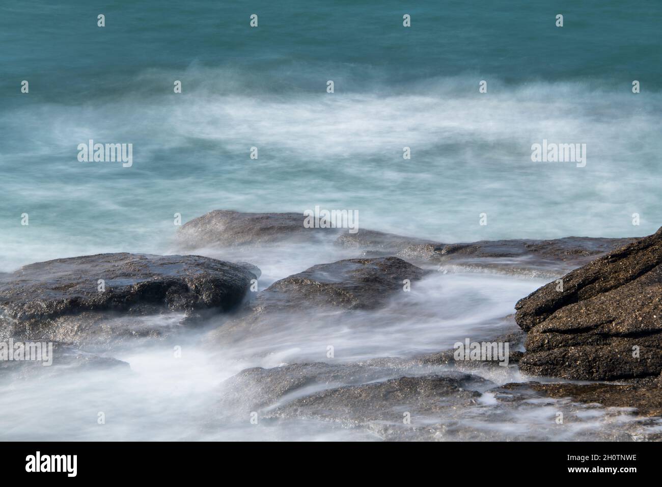 Horizontal view between rocks hi-res stock photography and images - Alamy