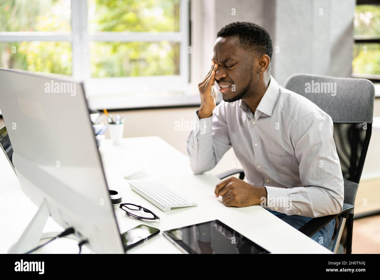 Eye Burning Pain Spasm And Fatigue. Cataract Symptoms Stock Photo Alamy