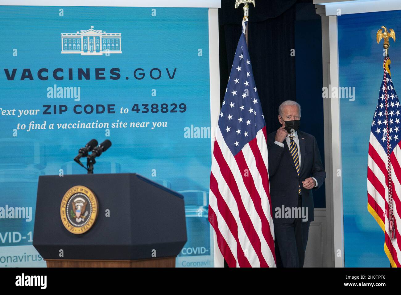 Washington, United States. 14th Oct, 2021. President Joe Biden arrives to deliver remarks on the administration's coronavirus response and the vaccination program from the Eisenhower Executive Office Building near the White House in Washington, DC on Thursday, October 14, 2021. Photo by Sarah Silbiger/UPI Credit: UPI/Alamy Live News Stock Photo