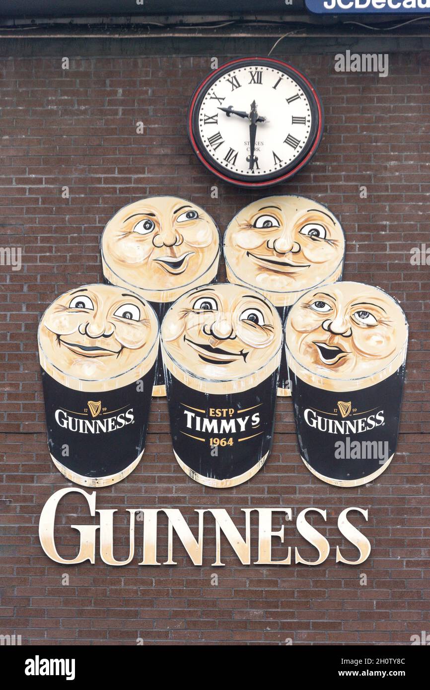 Retro Guinness wall sign, Timmy Martin's Pub, Liddy Street, Limerick (Luimneach), County Limerick, Republic of Ireland Stock Photo