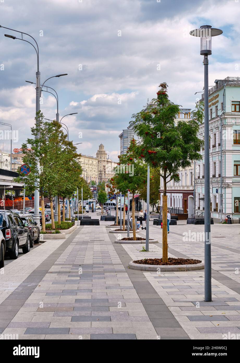 Pedestrian zone, sidewalk laid with stone tiles along Sadovaya-Samotechnaya street, with benches for rest, cityscape: Moscow, Russia - September 13, 2 Stock Photo