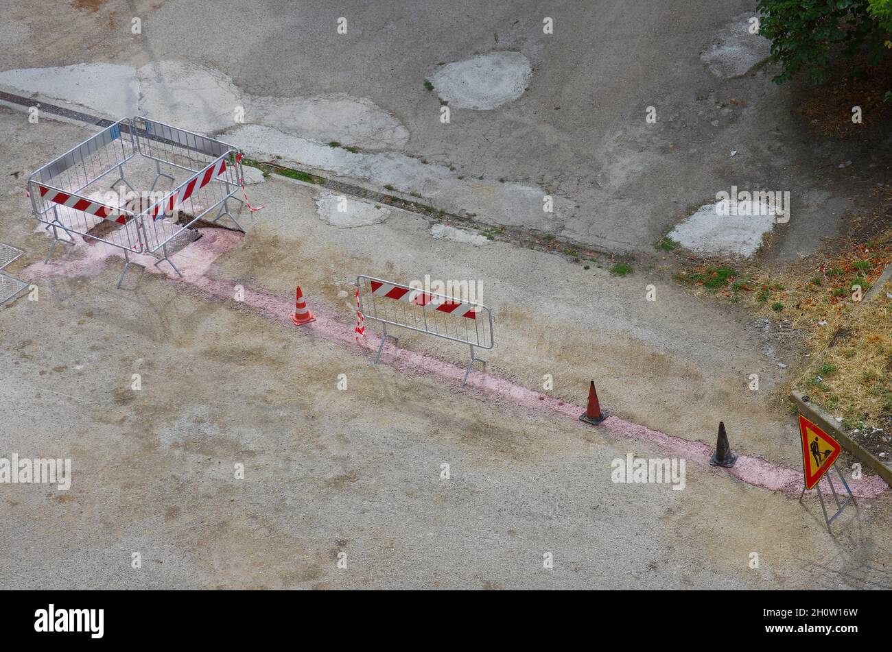 Signage on a road construction site Stock Photo - Alamy