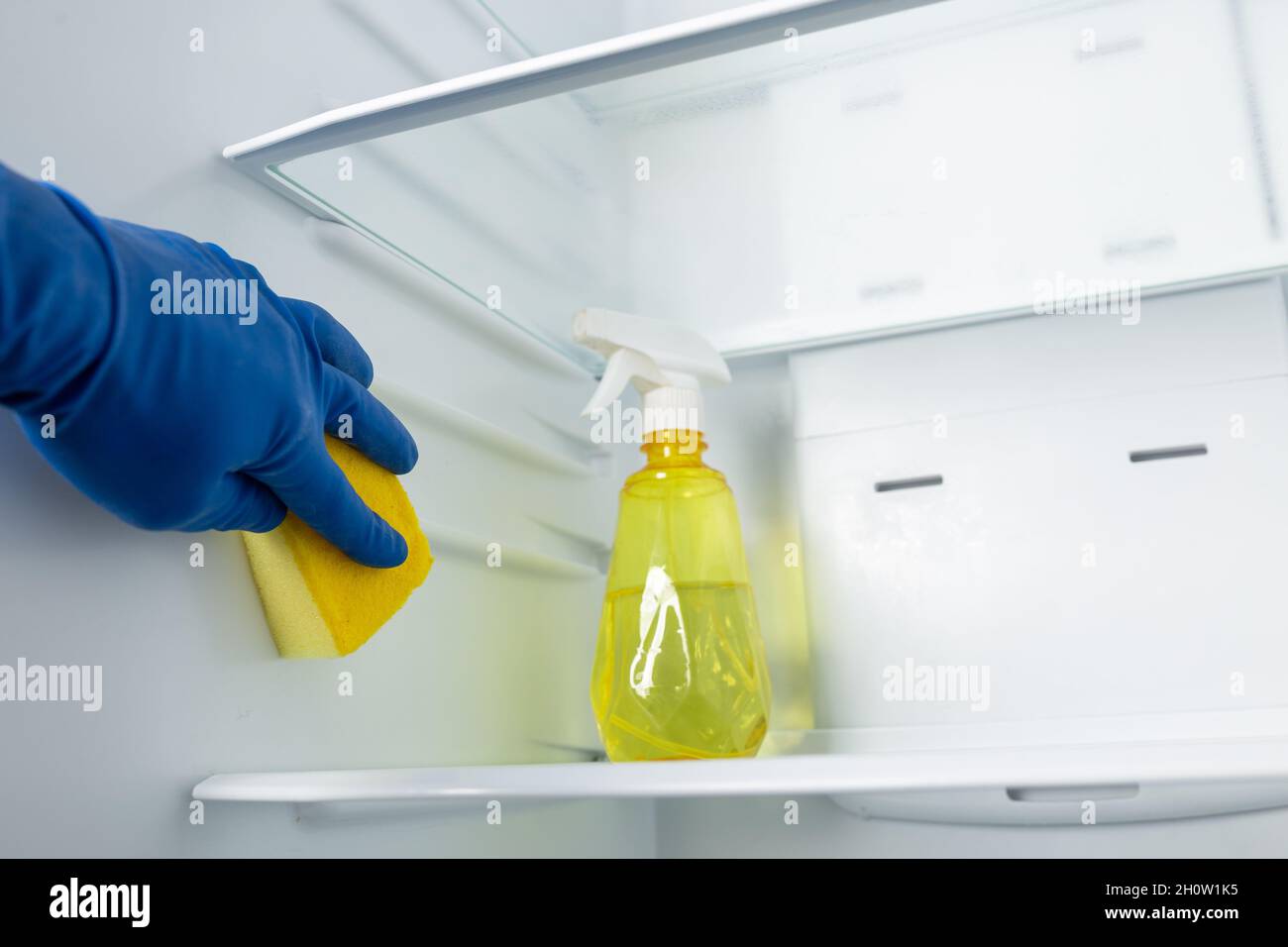 Move out bad odor from refrigerator with spray detergent and sponge