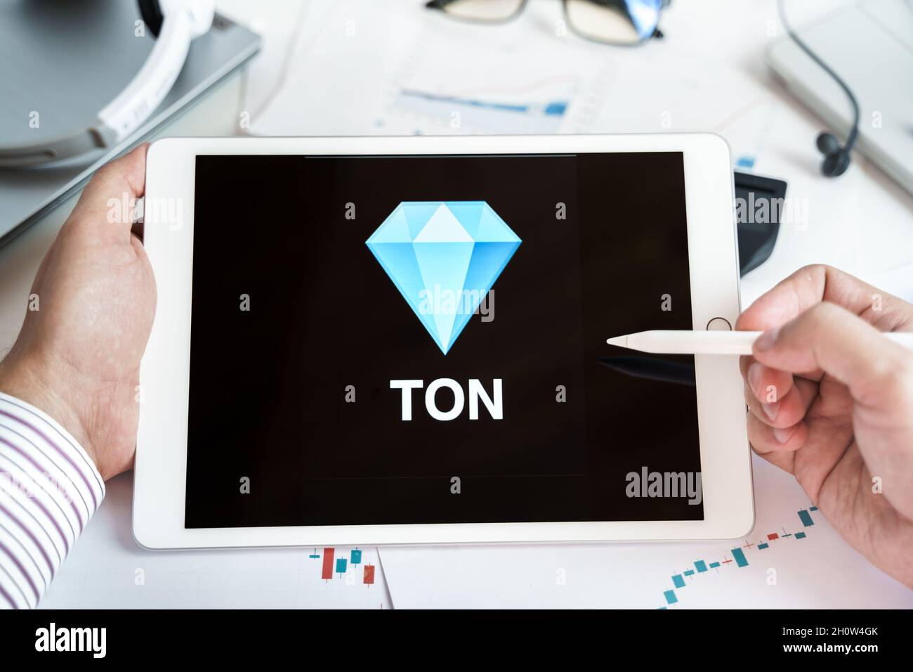 Logo of Free Ton coin in mobile phone. Cryptocurrency TON token. Trading  blockchain platform to buy,sell on decentralized exchange DEX. Digital  money Stock Photo - Alamy