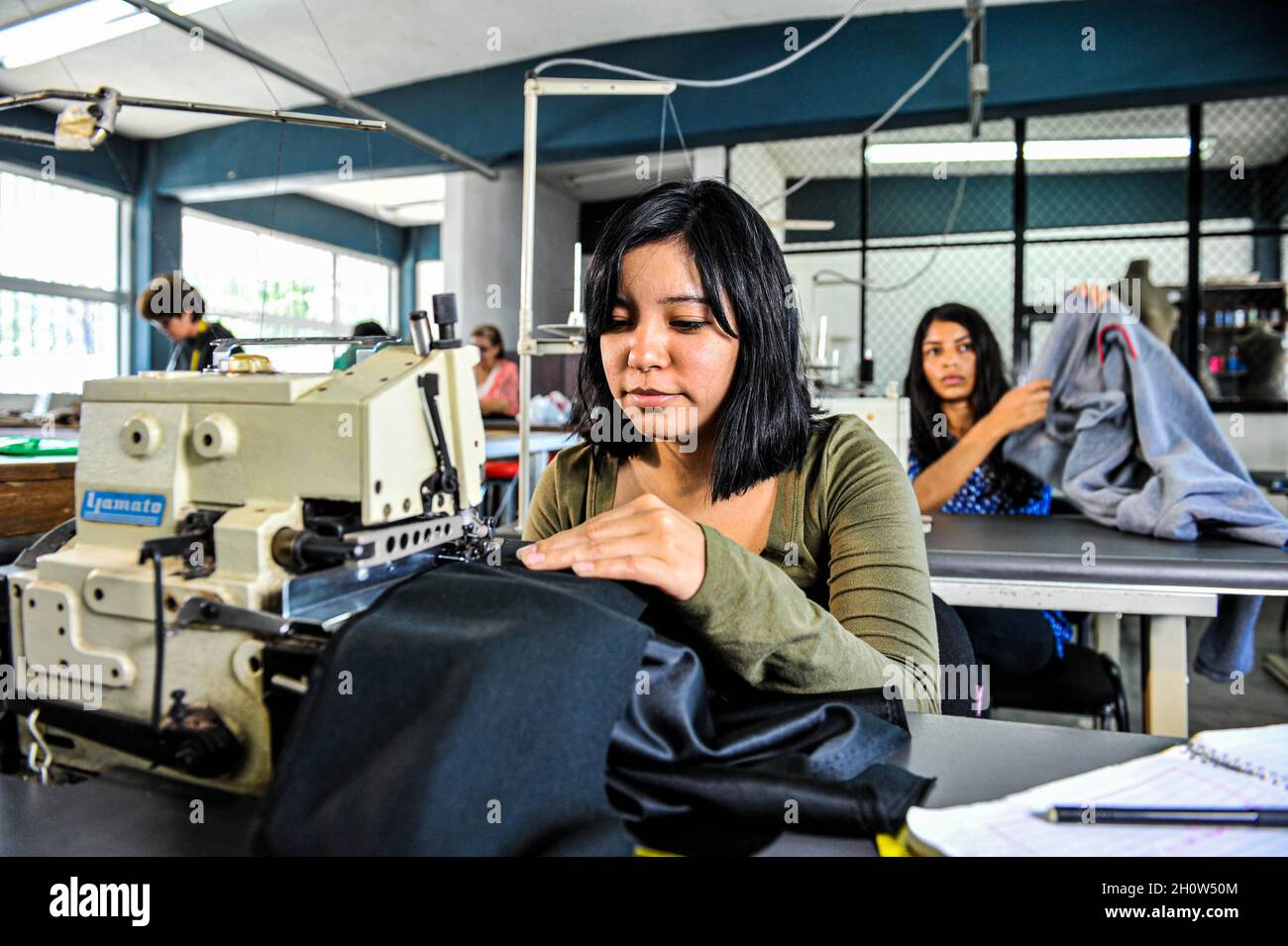 Fabrica de ropa hi res stock photography and images Alamy