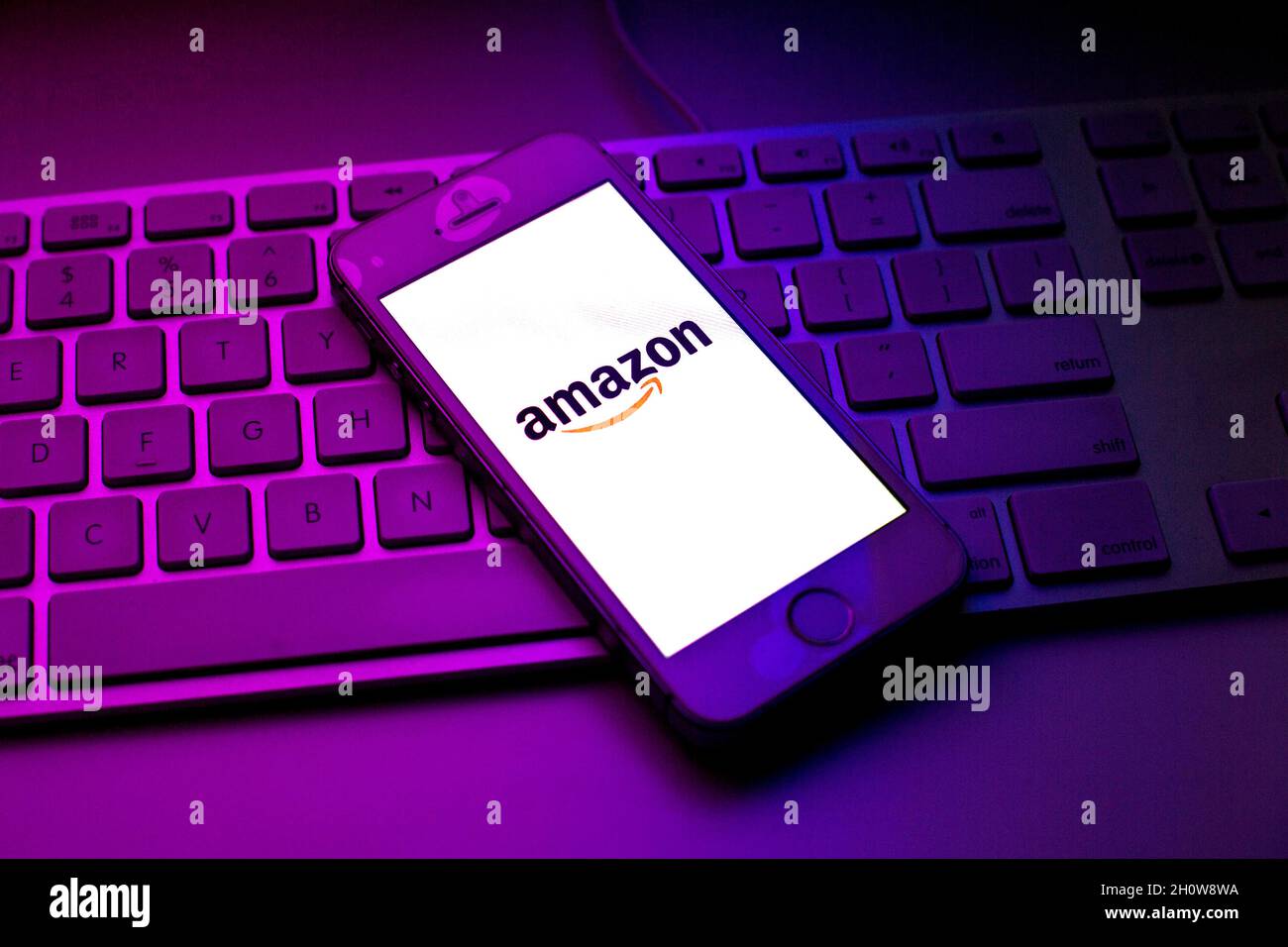 In this photo illustration an Amazon logo seen displayed on a smartphone on  top of a computer keyboard. (Photo by Thiago Prudencio / SOPA Images/Sipa  USA Stock Photo - Alamy