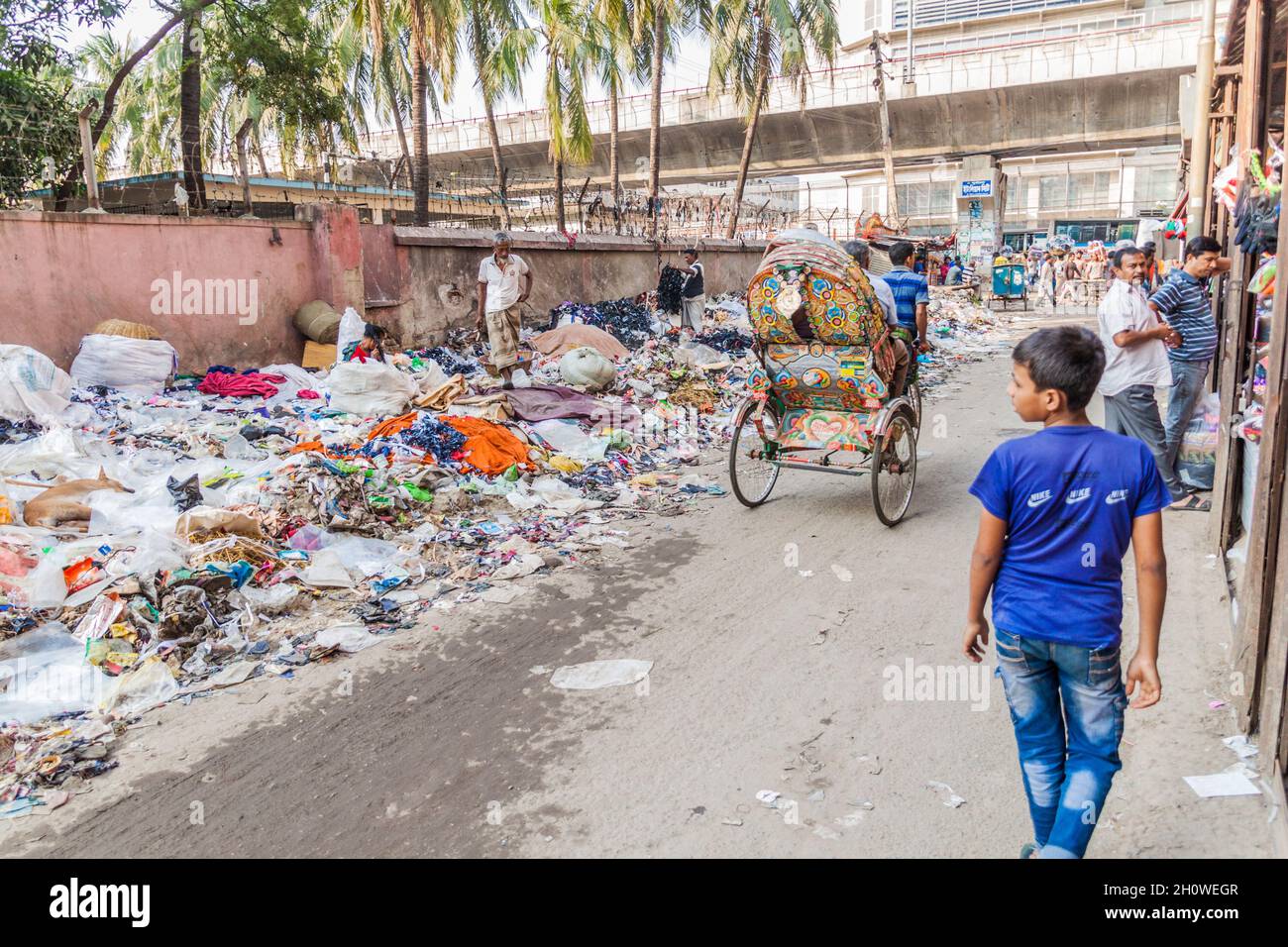 DHAKA, BANGLADESH NOVEMBER 21, 2016 Piles of garbage at Siddique