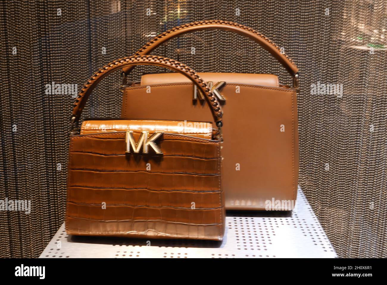 BAGS ON DISPLAY AT MICHAEL KORS FASHION BOUTIQUE Stock Photo