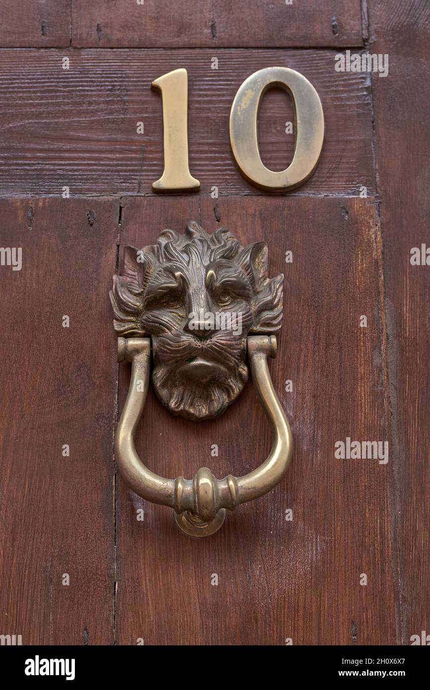 Bronze knocker and number. Quart de les Valls. Comunitat Valenciana. Spain. Stock Photo