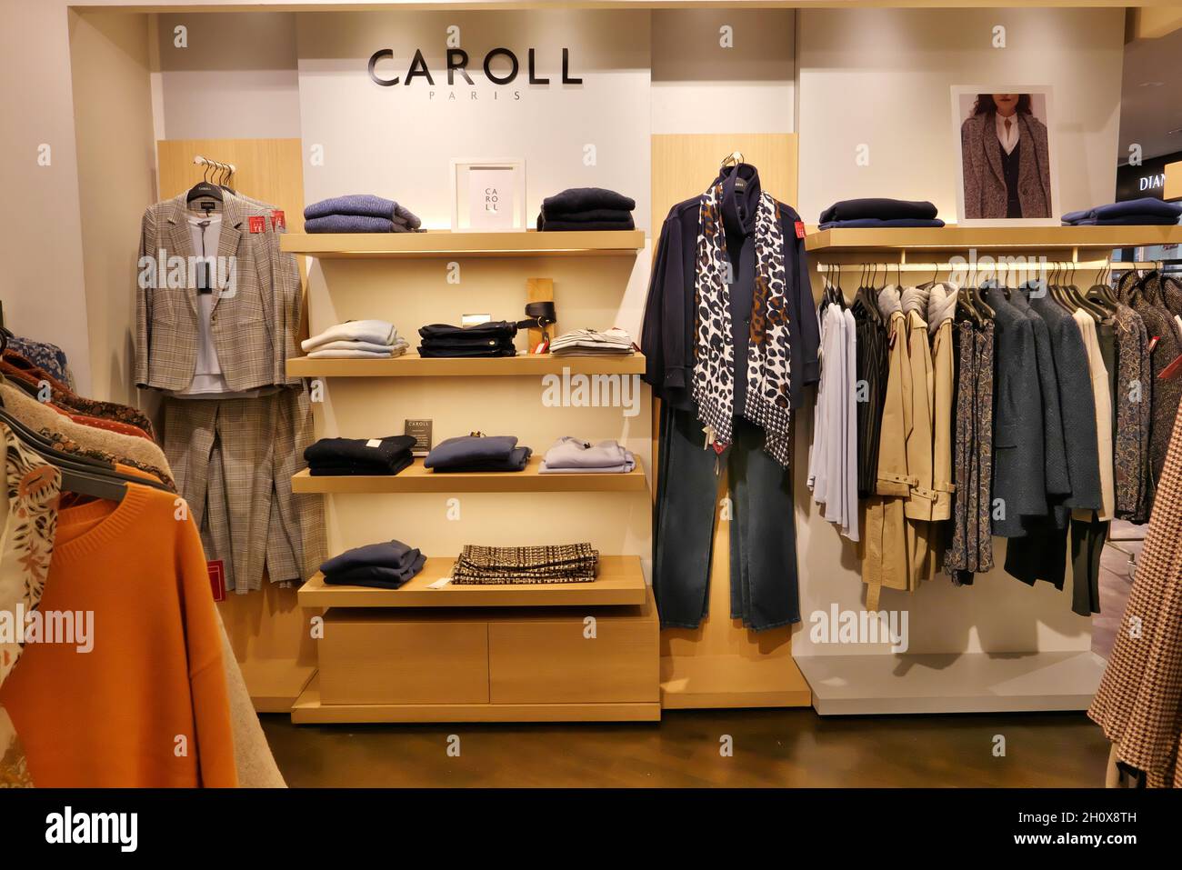 Caroll paris hi res stock photography and images Alamy