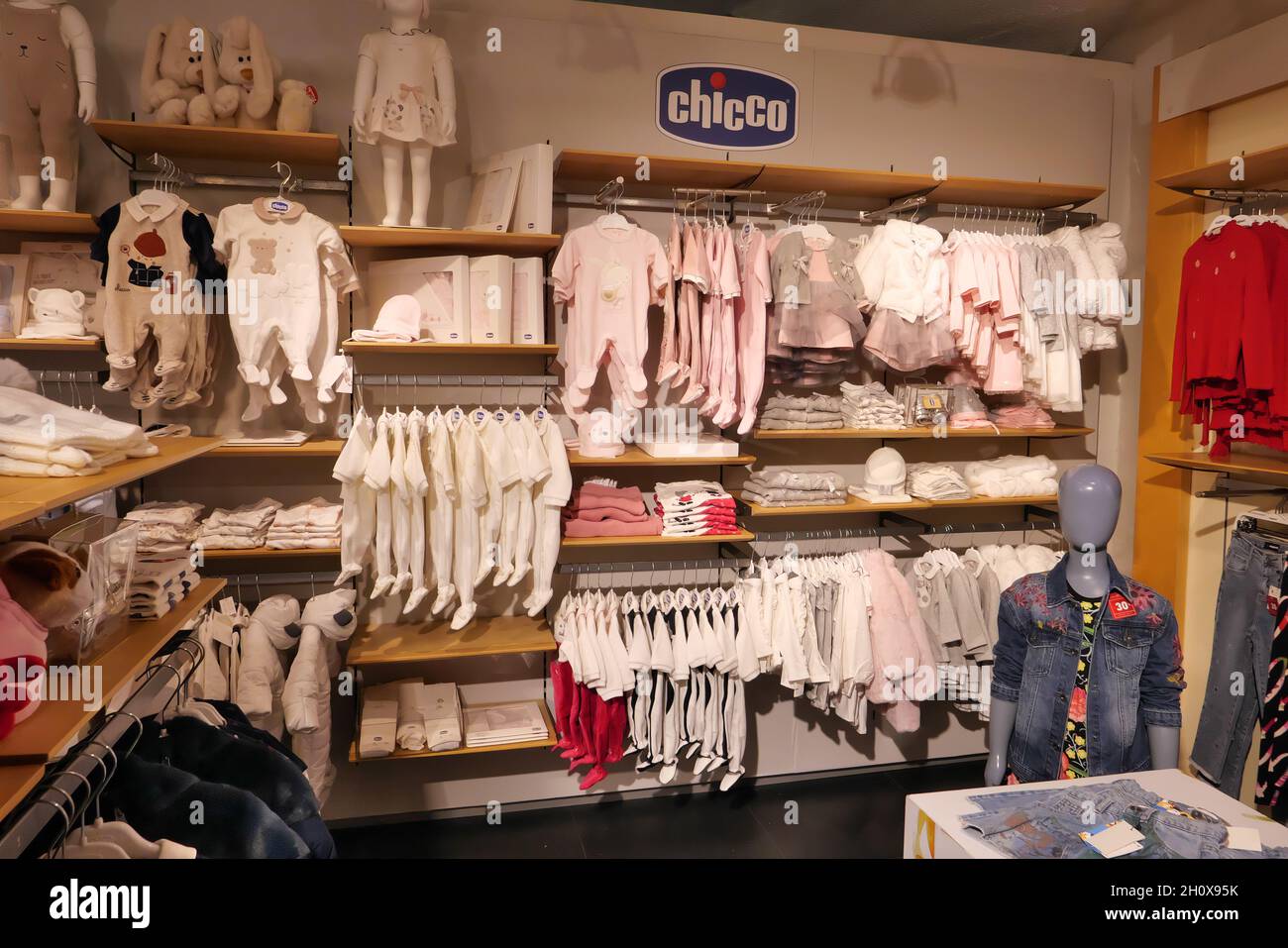 CHICCO CHILDREN'S CLOTHING ON DISPLAY INSIDE THE FASHION STORE Stock Photo