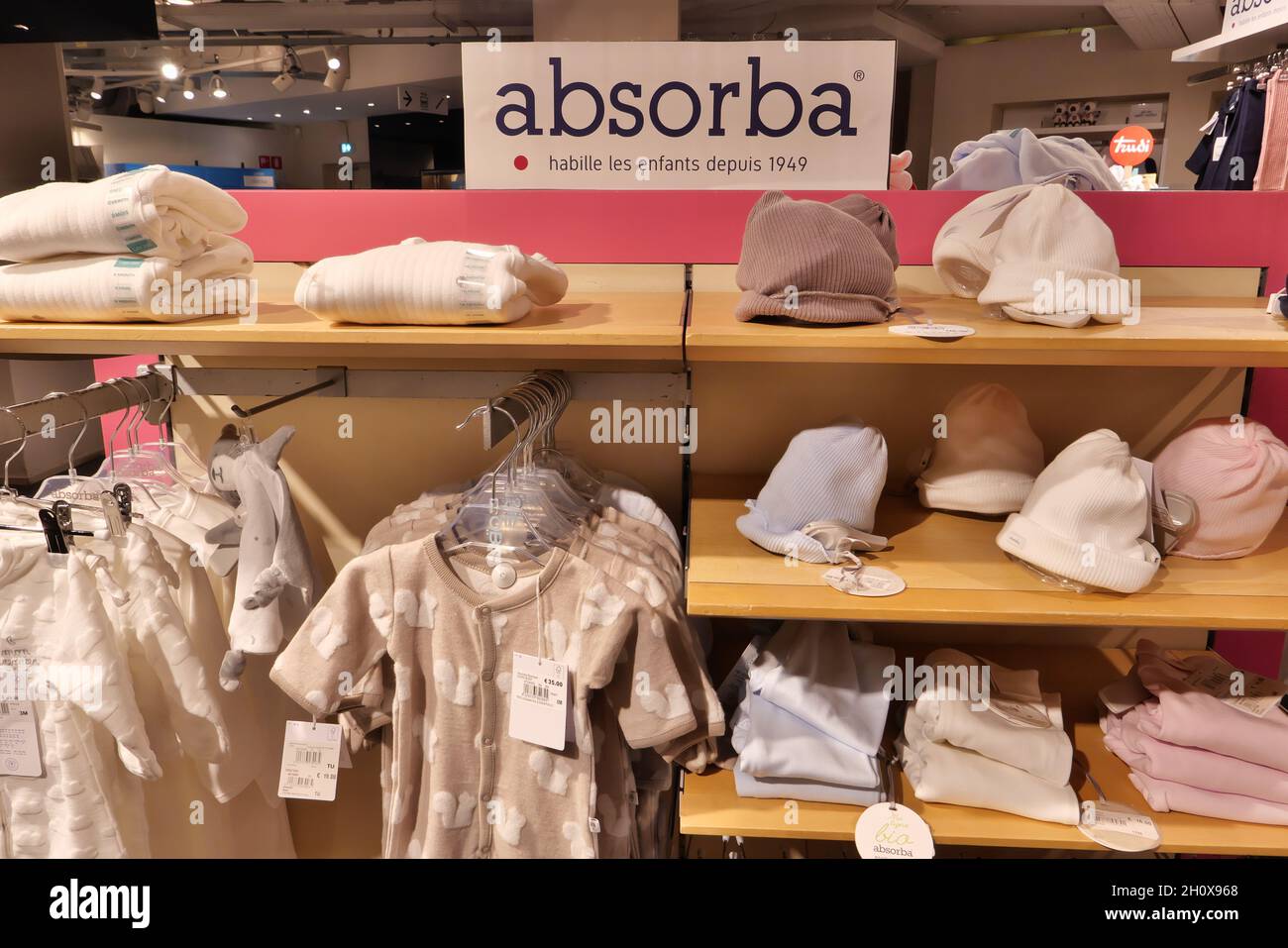 ABSORBA CHILDREN'S CLOTHING ON DISPLAY INSIDE THE FASHION STORE Stock Photo
